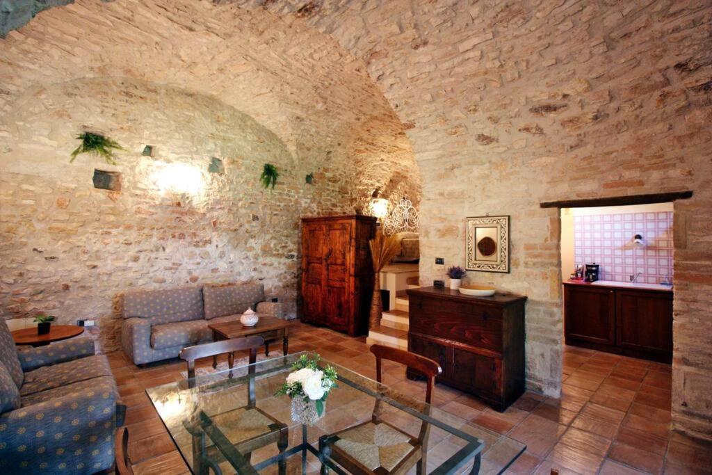 All Stone Horse Stable Converted To Elegant Apartment - Baltimora Сполето Экстерьер фото